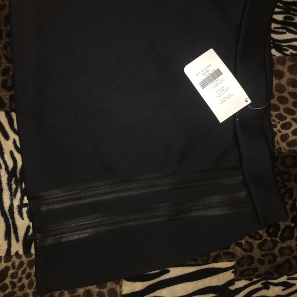 Size Medium Fabletics skirt - Picture 2 of 5